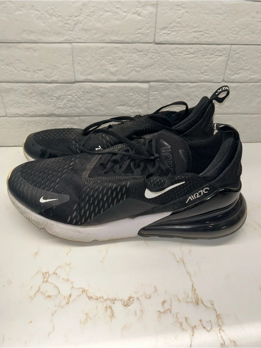 Nike Air Max 270 Mens Size 11.5 Black White Athletic Running Shoes Sneakers
